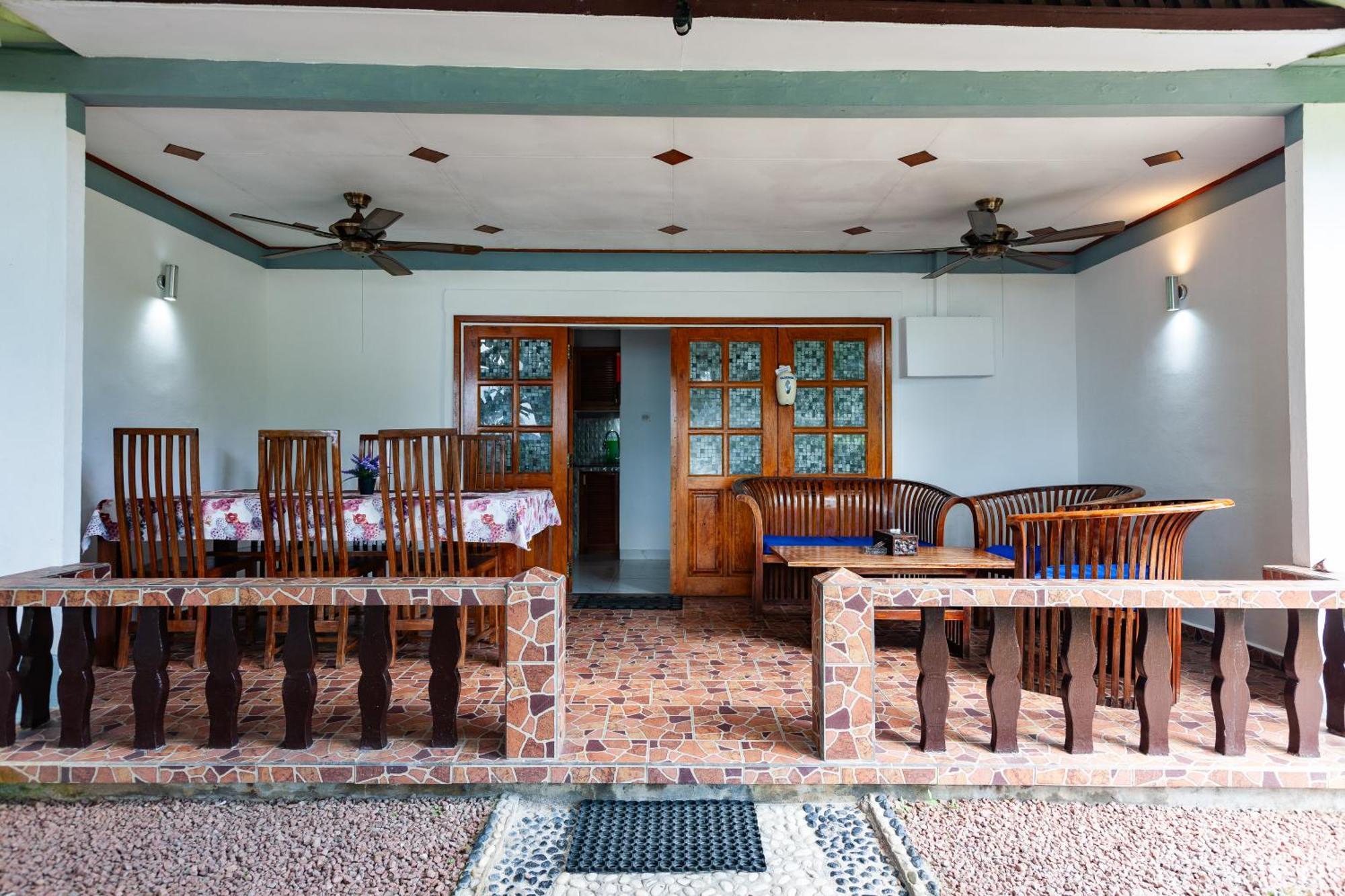 Sea View Lodge Baie Sainte Anne Exterior foto