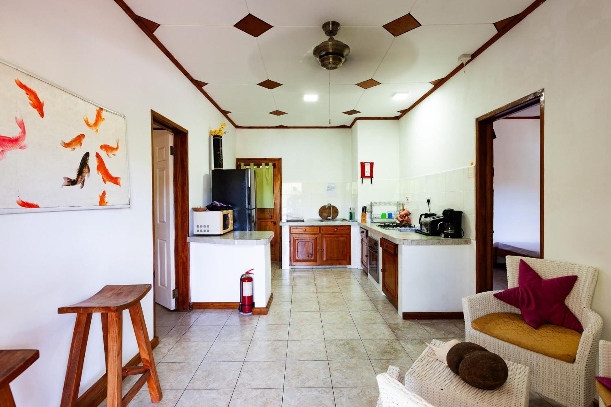 Sea View Lodge Baie Sainte Anne Exterior foto