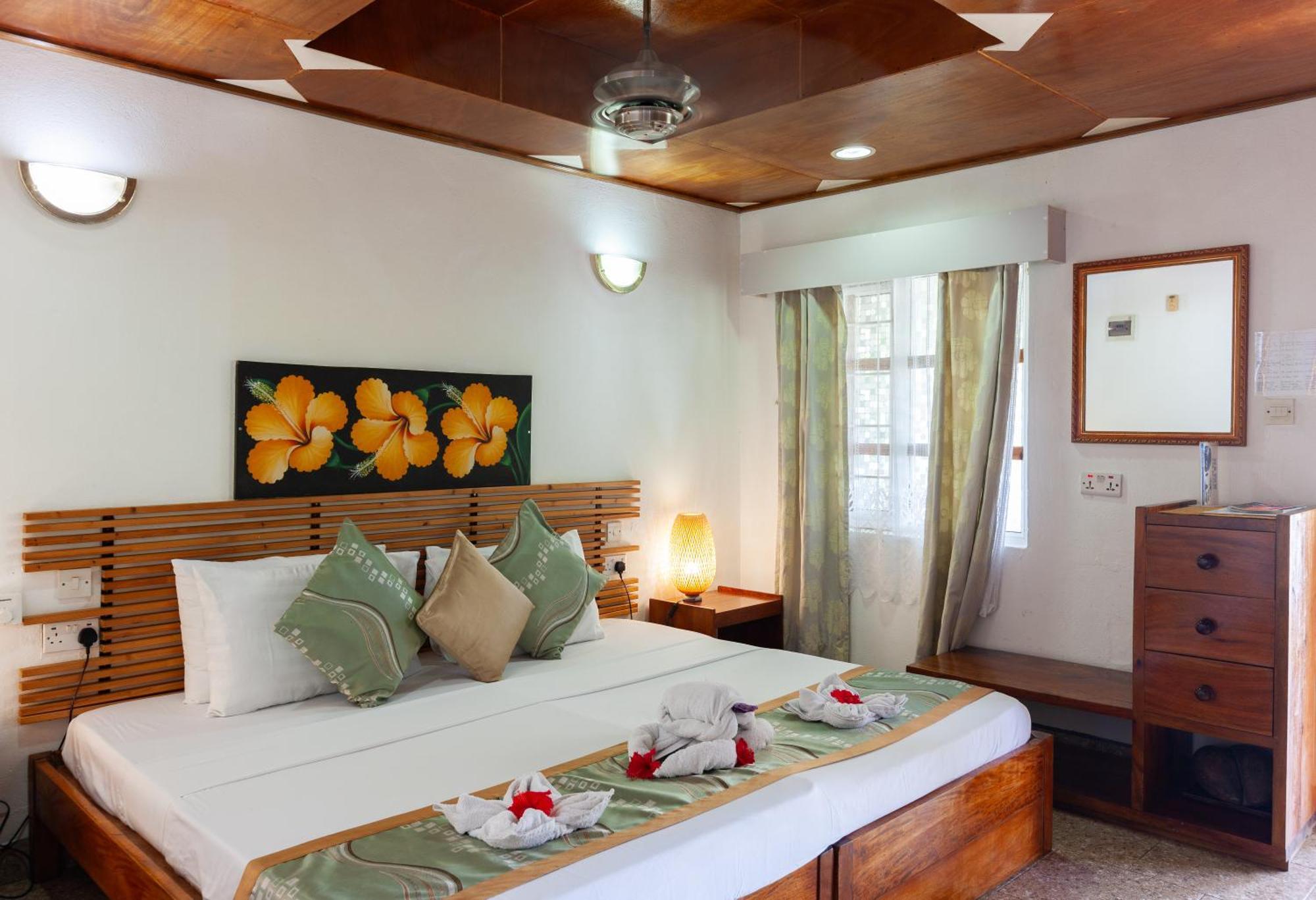 Sea View Lodge Baie Sainte Anne Exterior foto