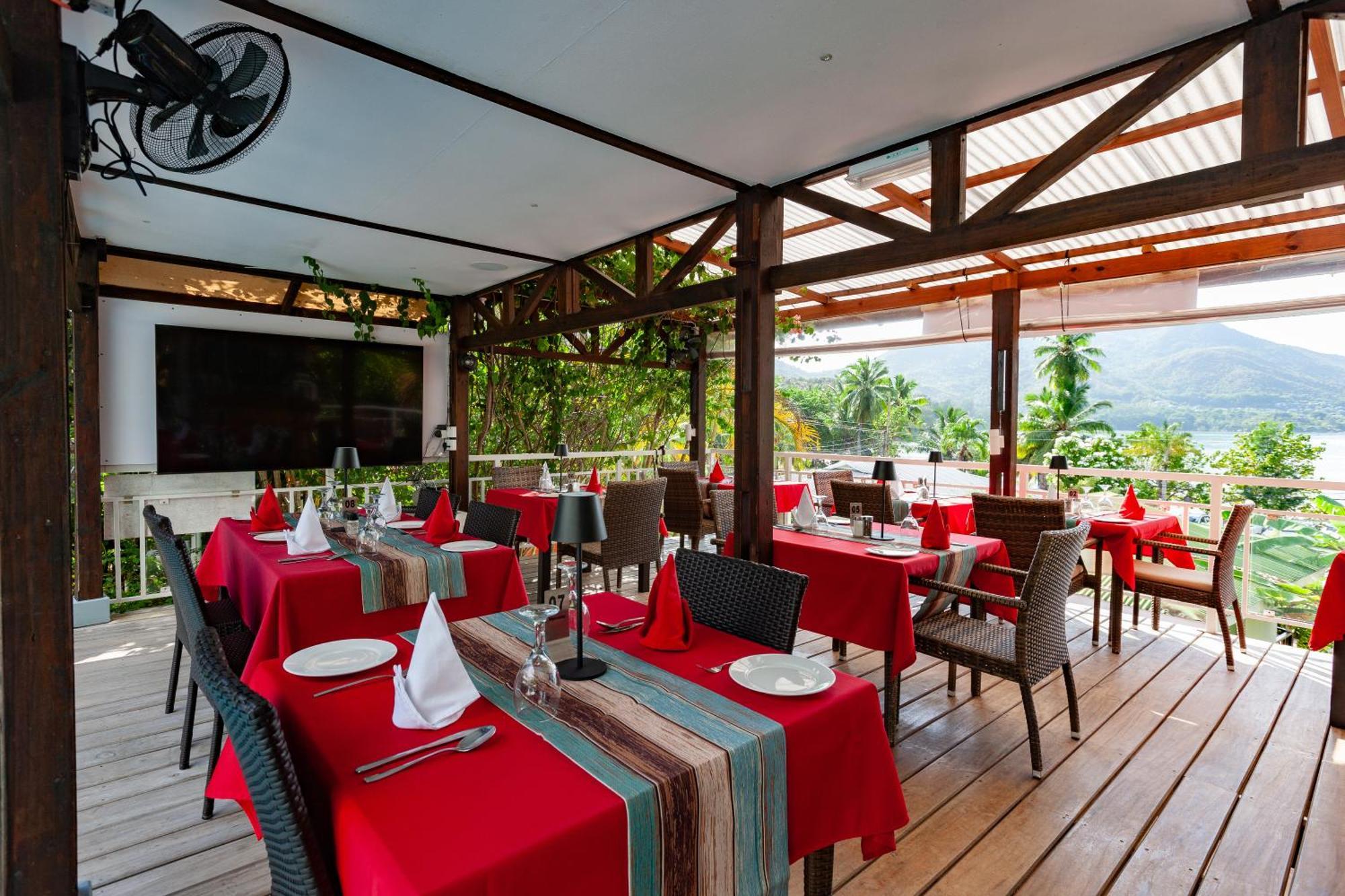 Sea View Lodge Baie Sainte Anne Exterior foto