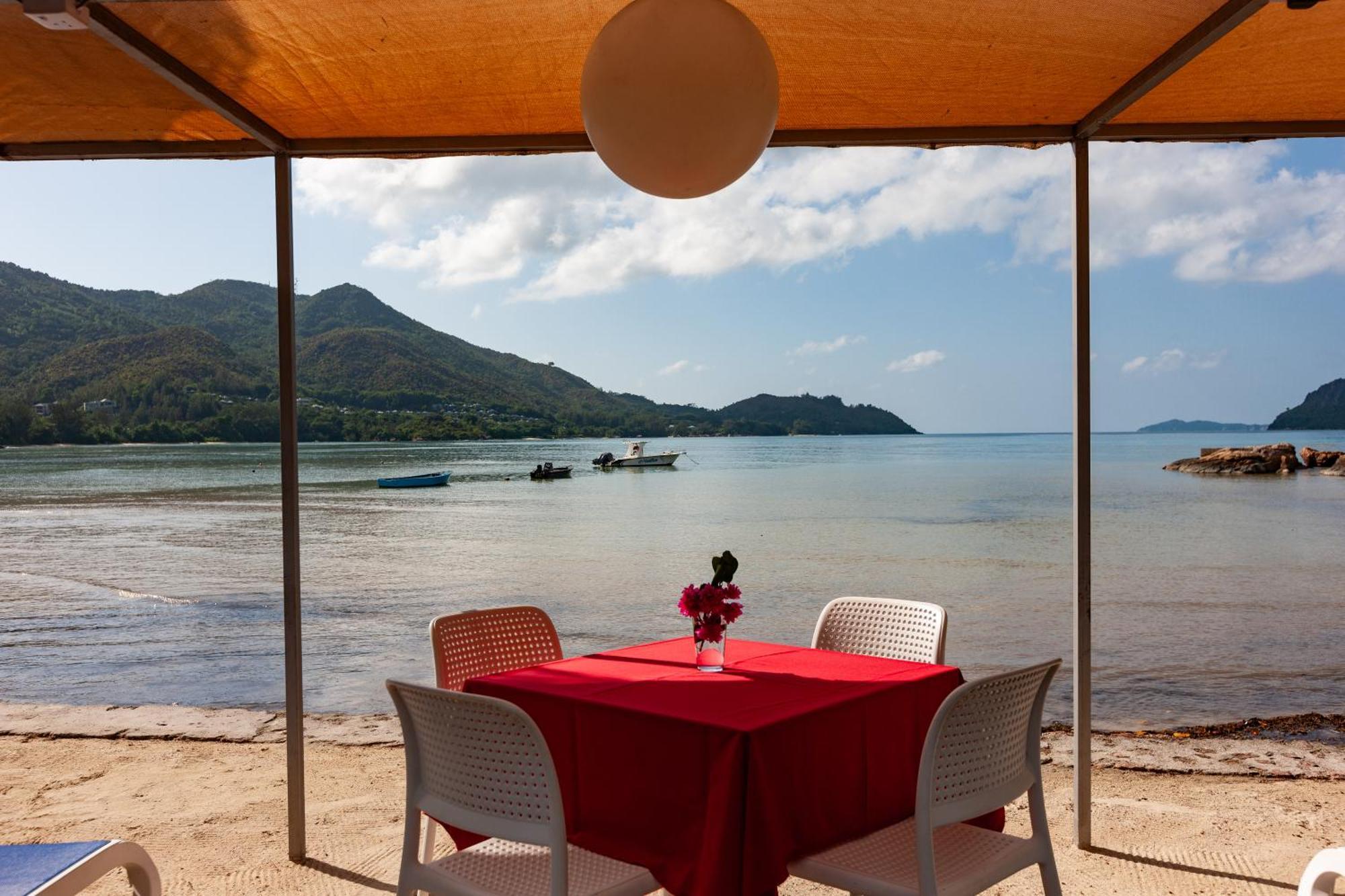 Sea View Lodge Baie Sainte Anne Exterior foto