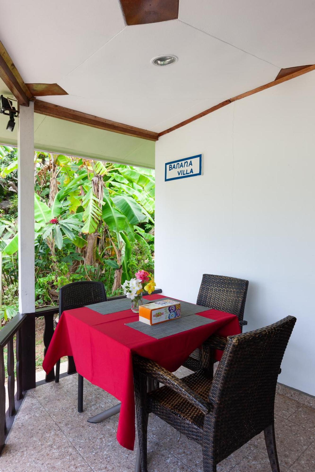 Sea View Lodge Baie Sainte Anne Exterior foto