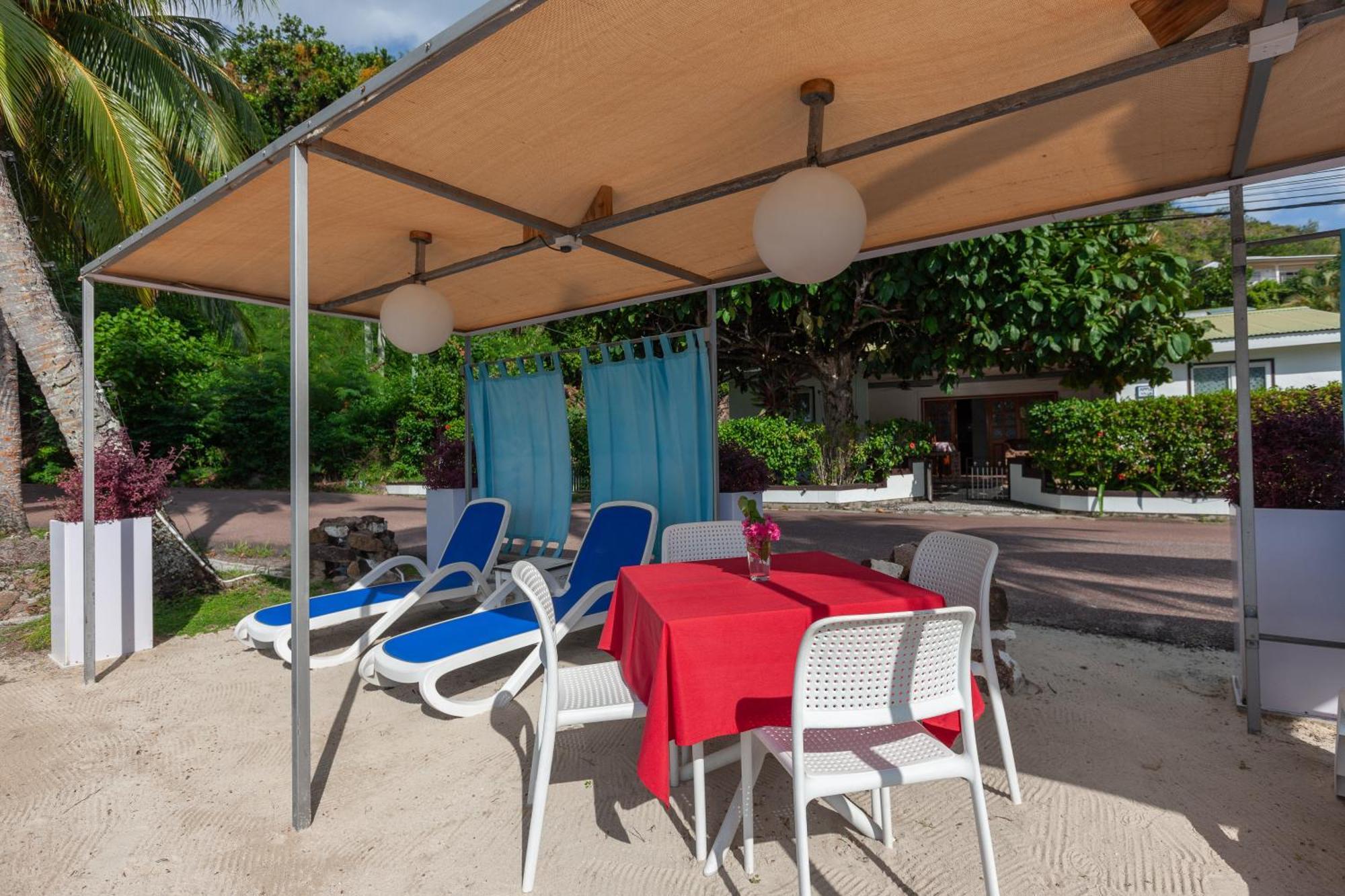 Sea View Lodge Baie Sainte Anne Exterior foto